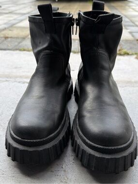 Zara Black Men's Chunky Zip-Front Leather Boots